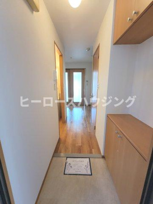 【玄関】 | ヴィラ・グレイスＡ  | ※同タイプの写真となり、実際のお部屋とは異なる場合があります