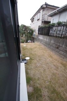 【庭】 | 【仲介手数料無料！！】八王子市絹ヶ丘1丁目　未入居戸建て　１号棟　6180万円