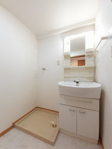 メゾン　ド　ブローテＡの洗面所|忙しい朝には欠かせない洗面所です
