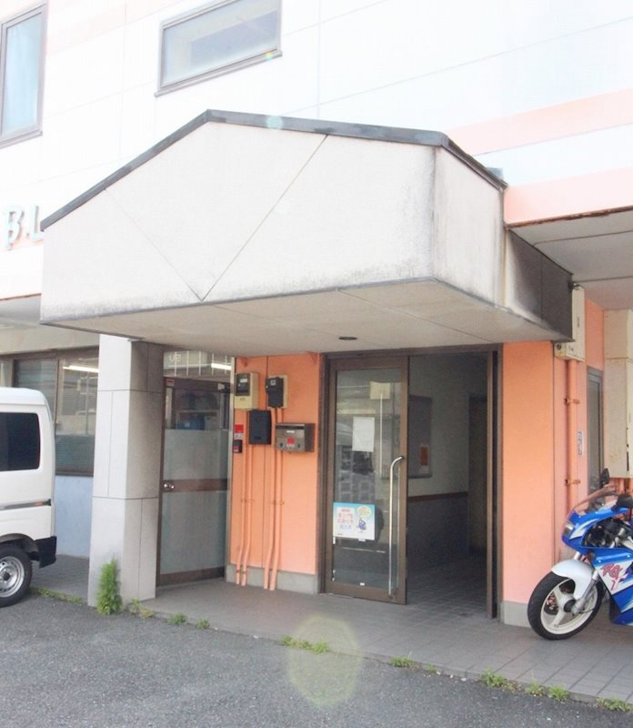勝呂ビルのエントランス
