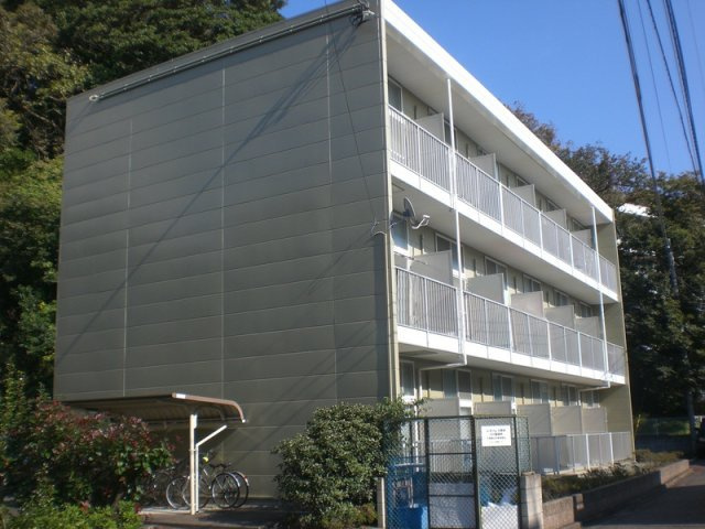 レオパレスグリーンヒルズの外観|落ち着いた雰囲気の外観です