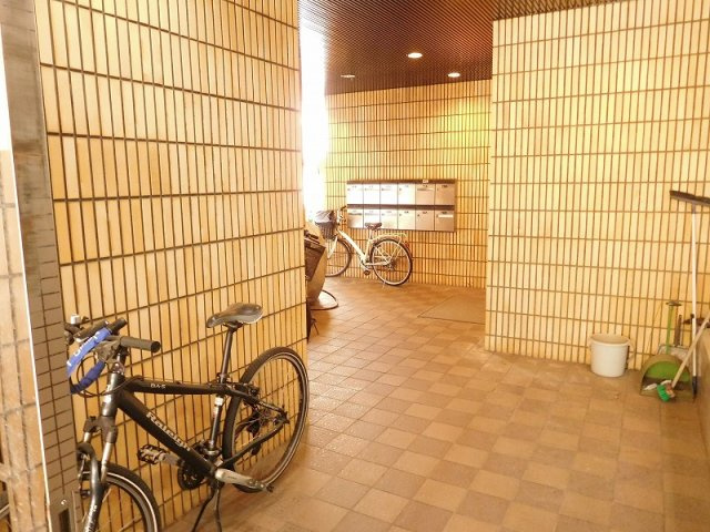 民由社ビルのロビー