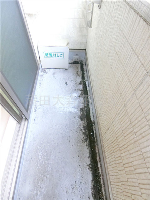 ウェルスクエア蒲田EASTのバルコニー|南東向き物干し金具付きのバルコニー
