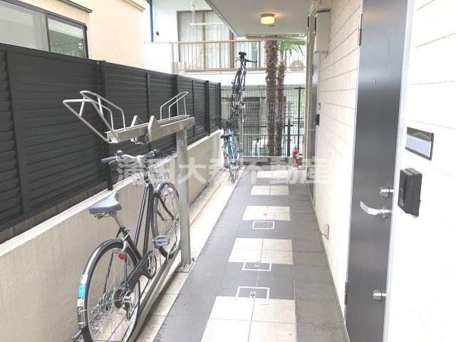 ウェルスクエア蒲田EASTのその他共用部分|エントランス内共用廊下　駐輪場