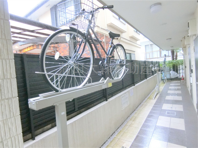 ウェルスクエア蒲田EASTのその他共用部分|エントランス内共用廊下　駐輪場