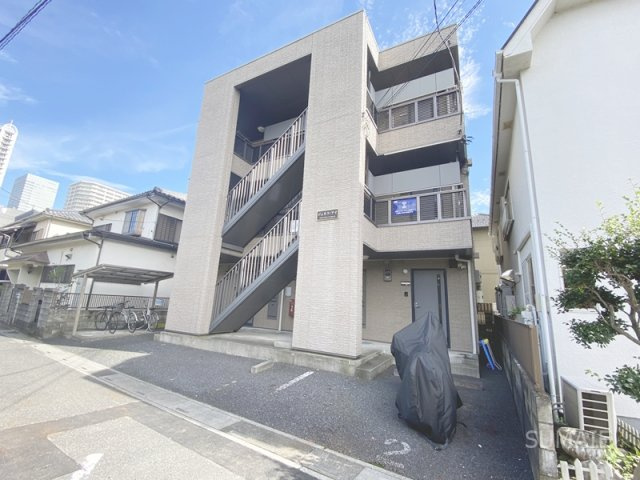 ジュネス・アイ