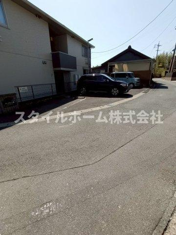 ディゴス八幡の駐車場