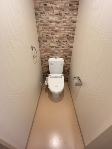 大阪市中央区松屋町の賃貸マンションのトイレ