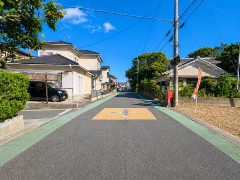 野洲市市三宅　売土地の前面道路含む現地写真