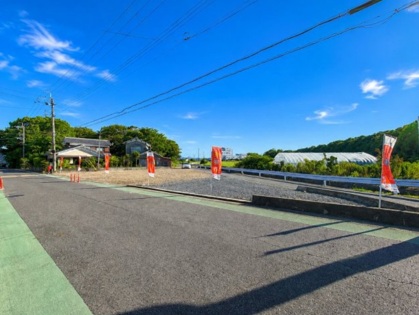 野洲市市三宅　売土地の前面道路含む現地写真