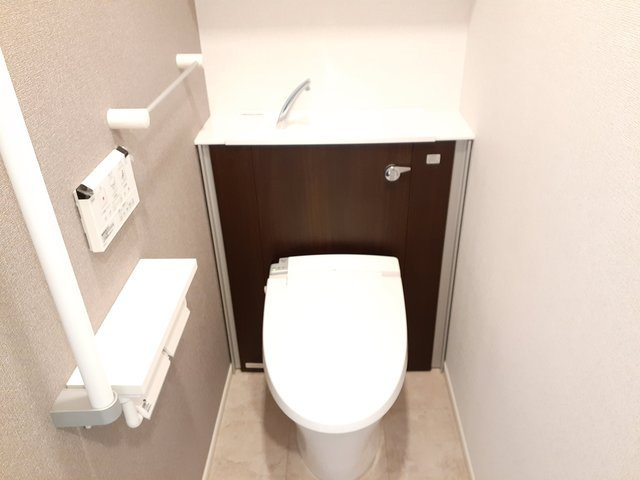 ラ　カーサ　クラーダのトイレ|落ち着いた色調のトイレです