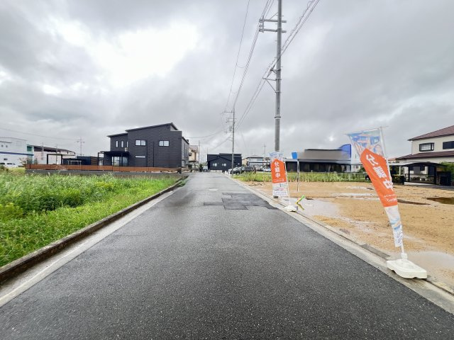 桜井市大福５区画　　建築条件なし土地の前面道路含む現地写真