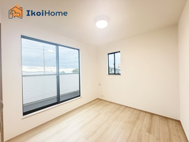 明石市大久保町八木　A号棟　新築戸建の内装|◆同社施工例◆全居室ペアガラス標準装備。一般の窓ガラスに比べ、２倍の断熱効果があります。