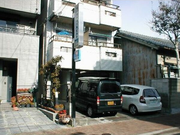 レジデンスOKUDAのエントランス