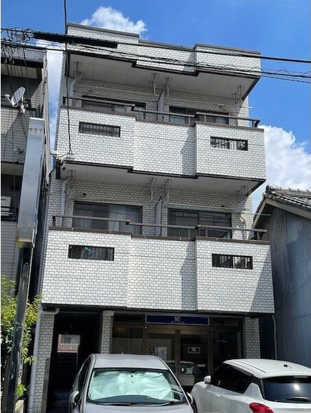 レジデンスOKUDAの駐車場