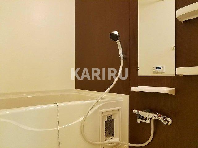 プリムローズ アヴェニューの浴室|日々の疲れを癒すお風呂付です