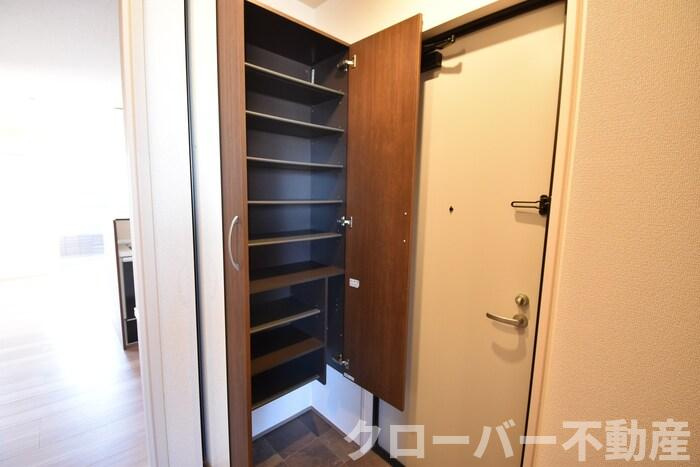 メゾン勝賀 A棟の収納|シューズボックス