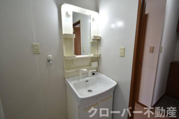 リビングタウン今里 C棟の独立洗面台|洗髪洗面化粧台