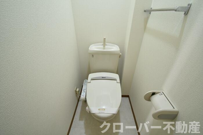リビングタウン今里 C棟のトイレ|温水洗浄暖房便座