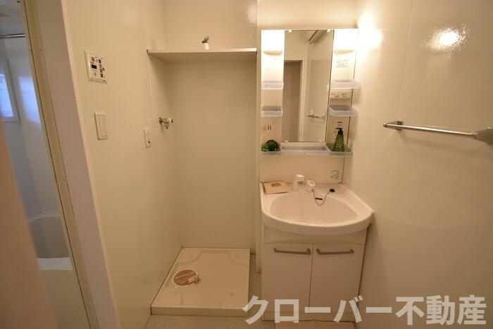 リビングタウン高松中央 B棟の洗面所|洗髪洗面化粧台・室内洗濯機置場
