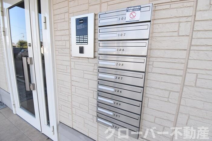 レジアスのエントランス|オートロック・郵便ポスト