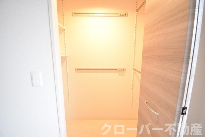 レジアスの収納|ワンステップクローゼット