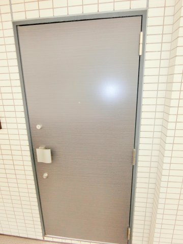 ライジングプレイス大森の玄関