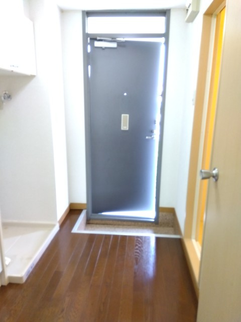 クレセント福田の玄関