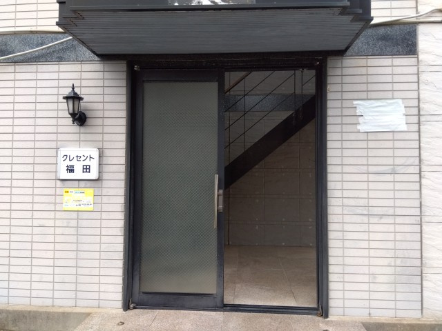 クレセント福田のエントランス