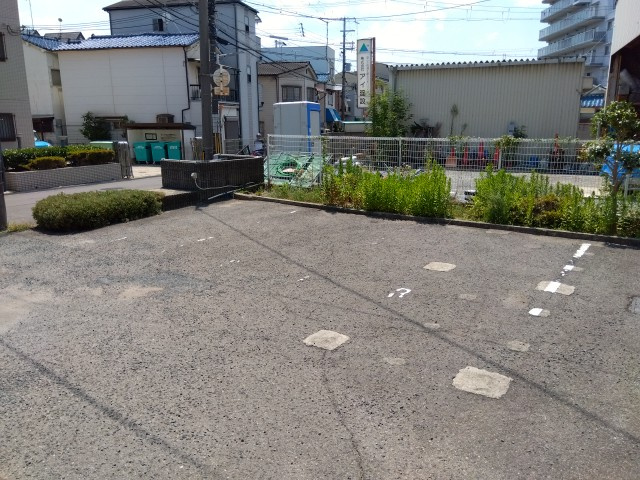 クレセント福田の駐車場