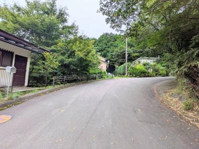 【前面道路含む現地写真】 | 伊東市赤沢　別荘地　2LDK
