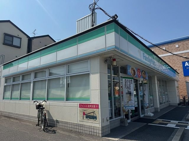 オーセンティックⅢの周辺|ファミリーマート雁屋西町店様まで500m