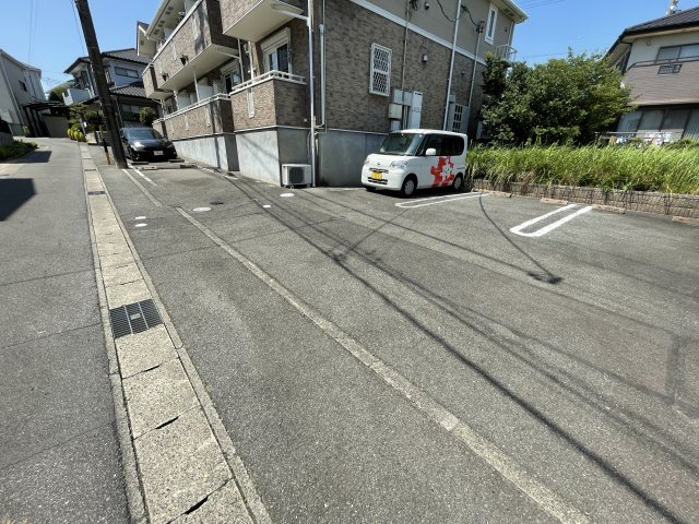 イースタンヒルズの駐車場