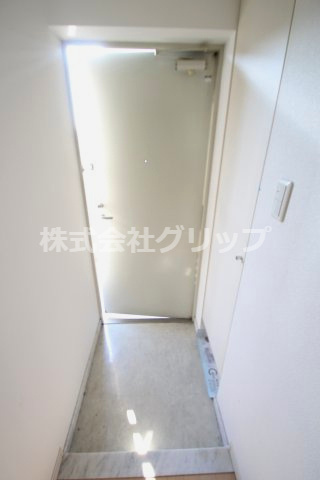グリアス横浜・プルミエールの玄関
