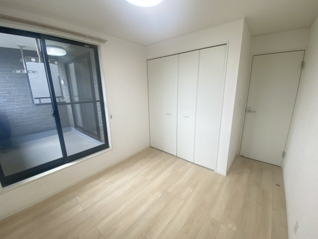 古河市女沼　中古戸建の洋室|〇洋室　6帖〇
バルコニーに繋がるお部屋です♪
2026年9月撮影