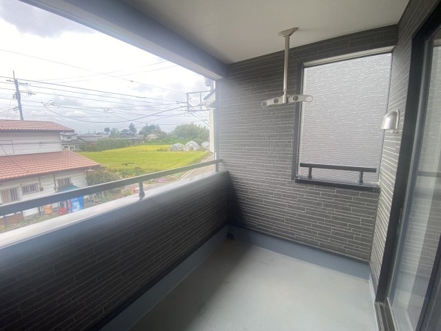 古河市女沼　中古戸建のバルコニー|〇バルコニー〇
開放的なバルコニー！２居室から出入りできるので、お布団を干す際にもとても便利です♪
2026年9月撮影