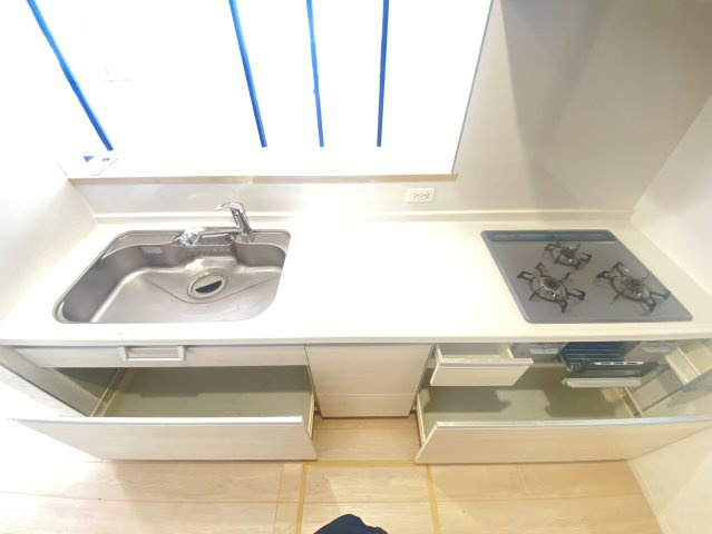 古河市女沼　中古戸建のキッチン|〇キッチン〇
収納豊富なキッチン♪大容量スライド収納と床下収納完備で食器や保存食などを保管しておくことができます（＾＾）
2026年9月撮影