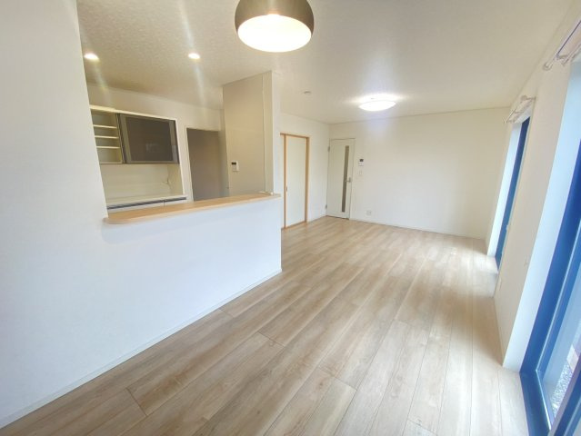 古河市女沼　中古戸建の居間・リビング|〇リビング〇
開放感のあるリビング！窓から明るい日差しが差し込みます♪
2026年9月撮影