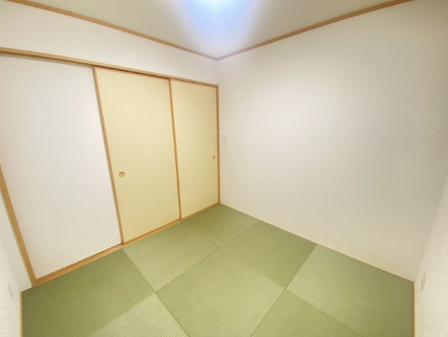 古河市女沼　中古戸建の和室|〇和室　4.5帖〇
リビング横にある和室。ゆったりくつろぎたいときに嬉しいスペースです♪
2026年9月撮影