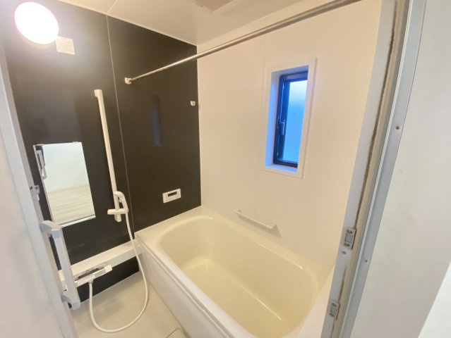 古河市女沼　中古戸建の浴室|〇浴室〇
明るい広々バスルーム♪お風呂時間をゆったり快適に過ごすことができます（＾＾）
2026年9月撮影
