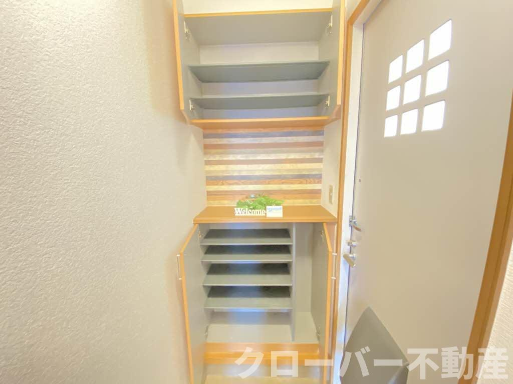 Fe.モデナ A棟の玄関