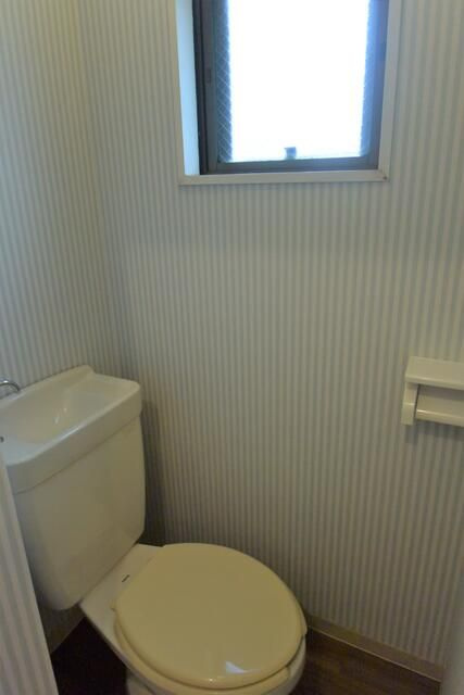藤沢市高倉の賃貸マンションのトイレ