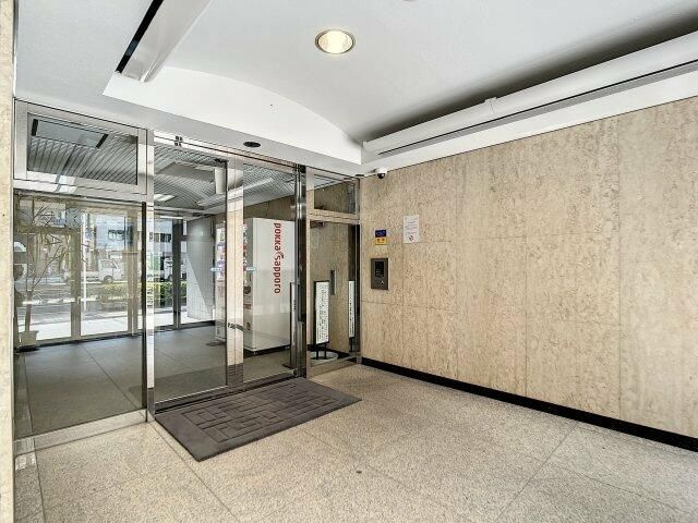 ウィン池袋のエントランス