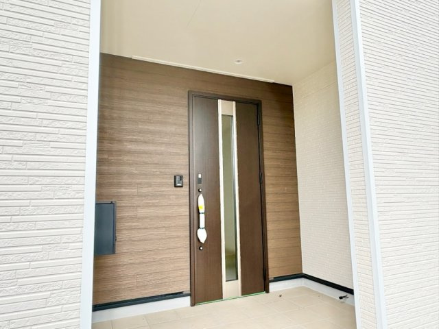 岩出市中迫第6　1号棟　新築戸建の玄関