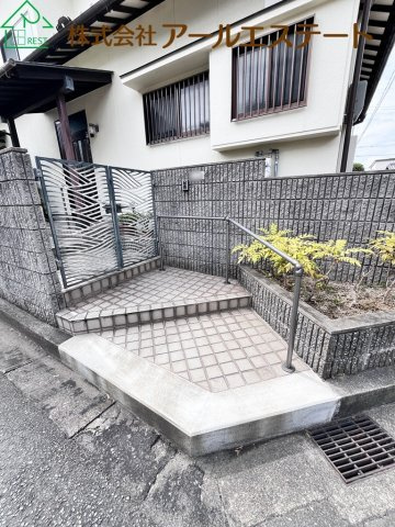 加古川市尾上町口里　　山陽電鉄「浜の宮駅」徒歩4分の玄関