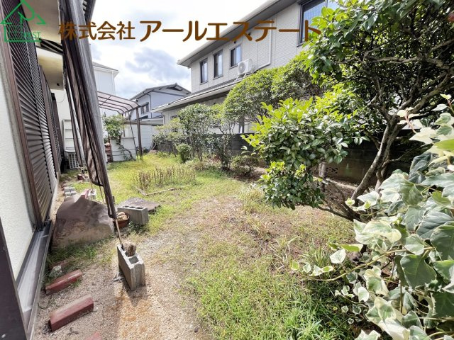加古川市尾上町口里　　山陽電鉄「浜の宮駅」徒歩4分の庭