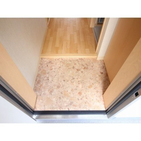 羽村市小作台５丁目の賃貸マンションの玄関