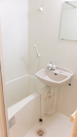 レオパレスミチトの浴室|浴室換気乾燥機能付