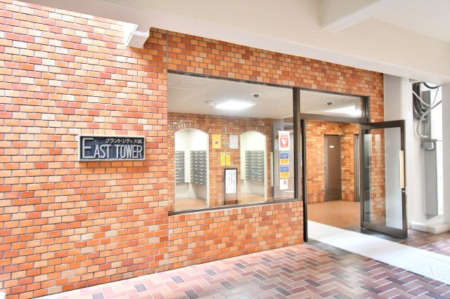 グランドシティ大宮EASTTOEWRのその他共用部分|エントランス■当社には住宅ローンのスペシャリストがおります。『今買えるから大丈夫』ではなく、『買った後の本当の幸せは何か』を考えた上でのご提案をさせて頂きます。