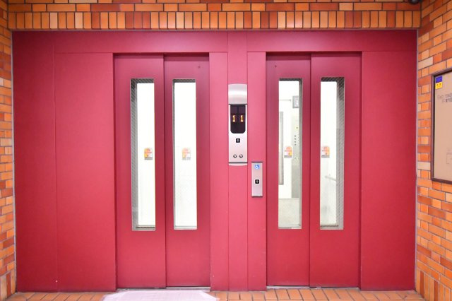 グランドシティ大宮EASTTOEWRのその他共用部分|エレベーターは二基完備。■『物件を今日見てみたい』など、当日のご案内も可能です。 どうぞお気軽にお電話下さい。近隣・同条件などの物件もまとめてご紹介も可能です。